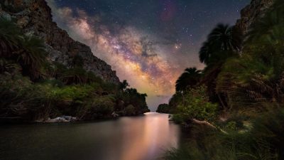 《光年》4K科幻动漫在线观看封面，宇宙星空背景，国产4K动画精品